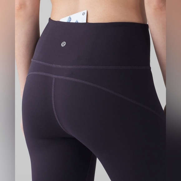 Lululemon Anew Crop (21") in Black Grape Size 6. - Picture 13 of 16